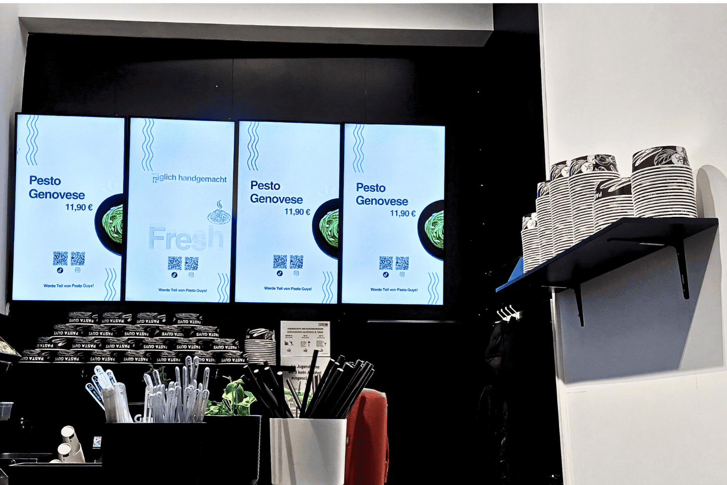 Digitale Screens im Pasta Guys Restaurant in Wien als Teil der In-Store Brand Experience